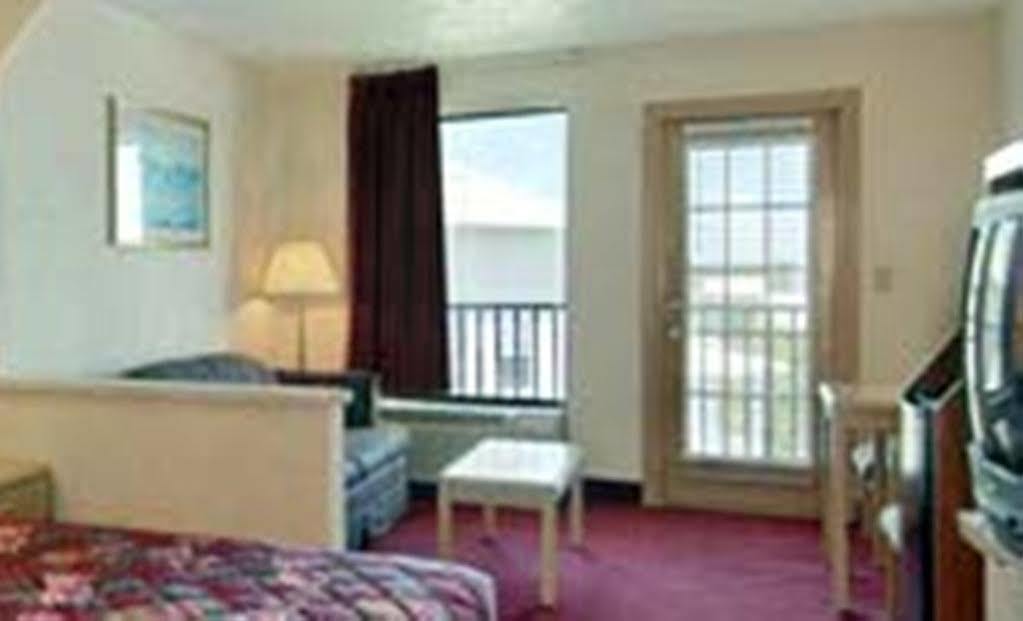 Quality Inn & Suites Miramar Beach Exterior photo