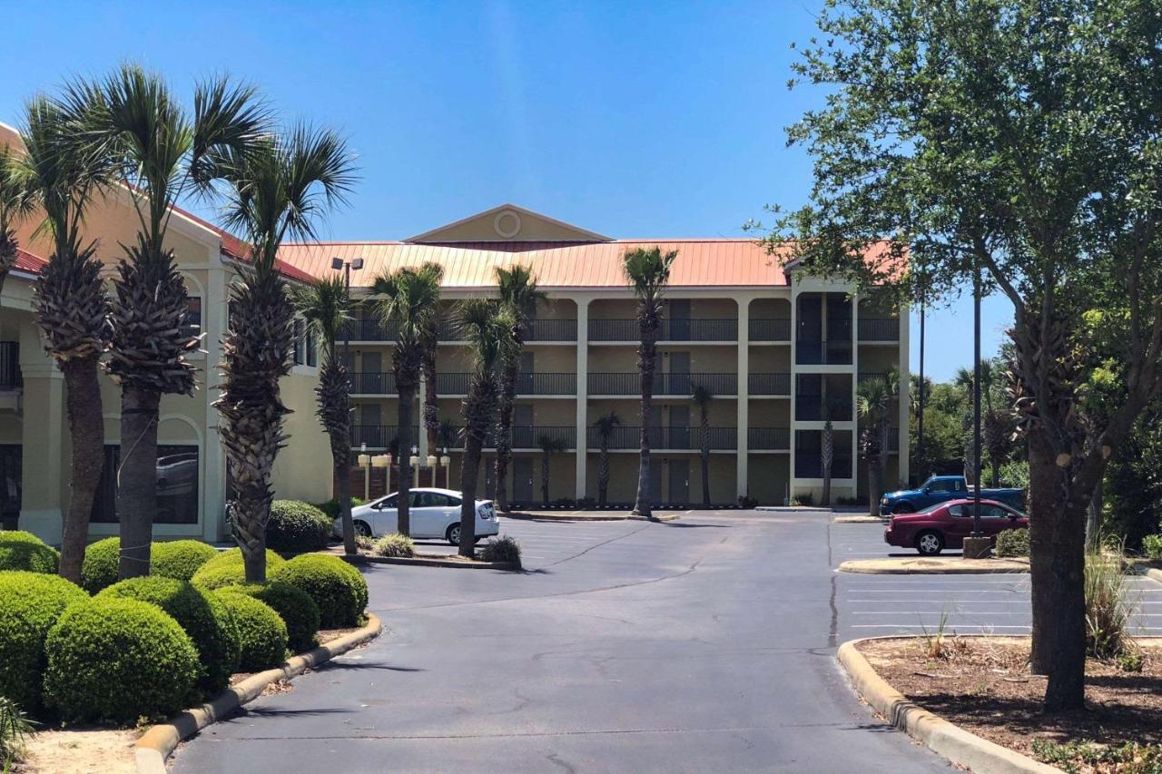 Quality Inn & Suites Miramar Beach Exterior photo