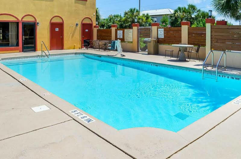 Quality Inn & Suites Miramar Beach Exterior photo